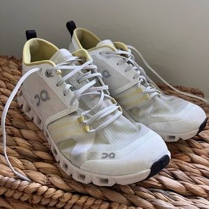 Gently used On Cloudswift Womens Sneakers💛